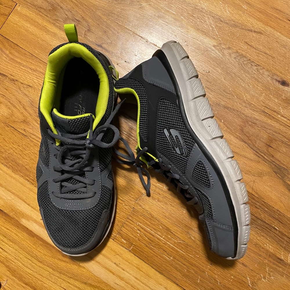 Men’s Sketchers memory foam sneakers